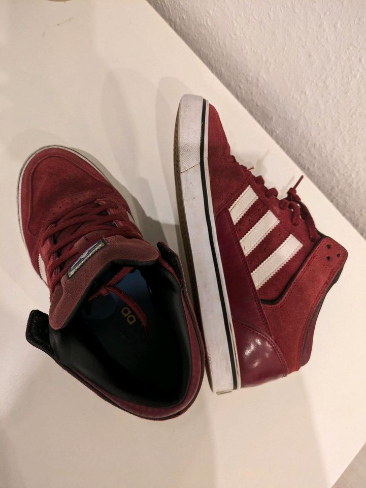 Sneaker Bordeaux Rot Adidas 40 in Hannover