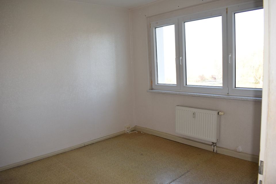 Wir renovieren für Sie Ihr neues Zuhause, Balkonwohnung mit Ausblick in Borna