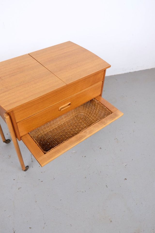 Mid Century Nähkasten Tisch Beistelltisch 60er 70er zu Teak in Gießen