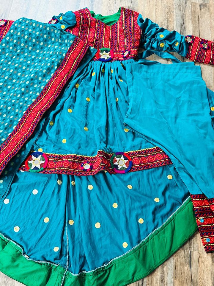 Traditionell-afghanische Damenbekleidung in Lohne (Oldenburg)