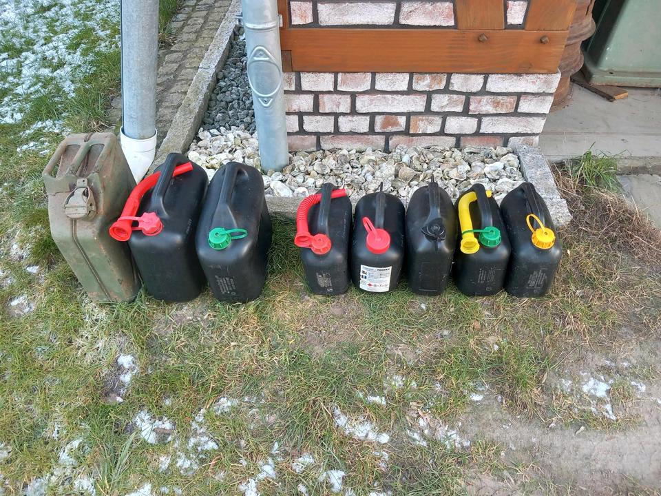 Benzinkanister Dieselkanister Kanister 20 L 10 L 5 L Auto in Bergen auf Rügen