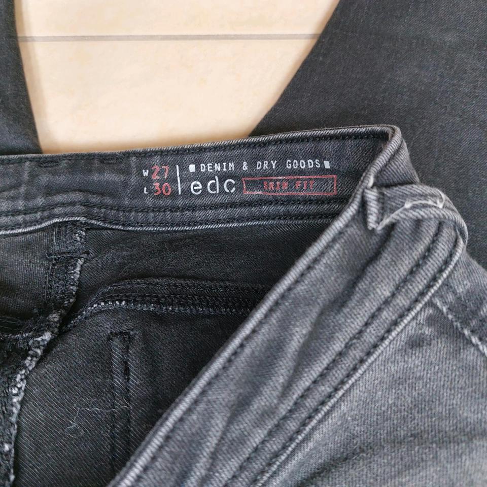 Jeans EDC Esprit Gr. 27 Länge 30 schwarz neuwertig in Mannheim