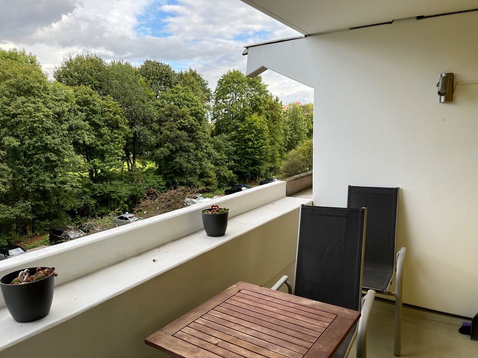 Vollmöbliertes Studio-Apartment mit Blick ins Grüne 3.Stock in München