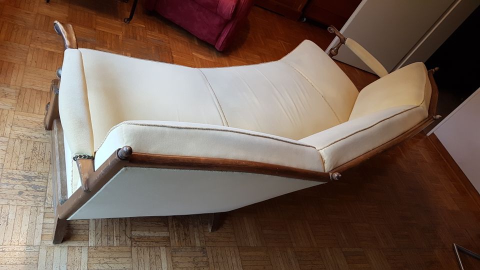 Schöne klassische Couch - halbrunde Form - gelber Chamelle-Stoff in Mettmann