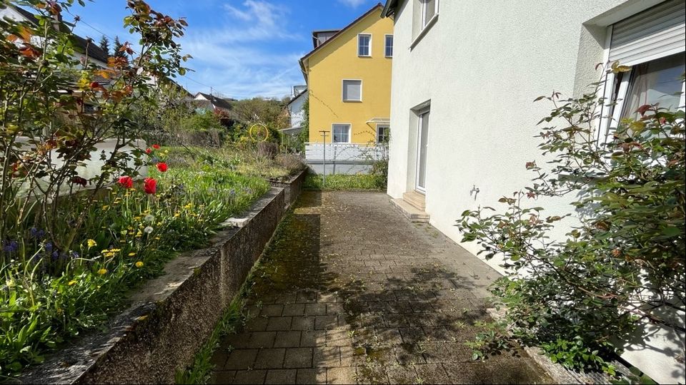 Zweifamilienhaus mit Ausbaupotential mit großem Garten in Besigheim