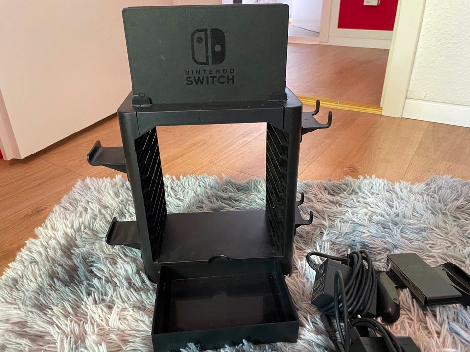 Nintendo Switch plus Zubehör in Berlin