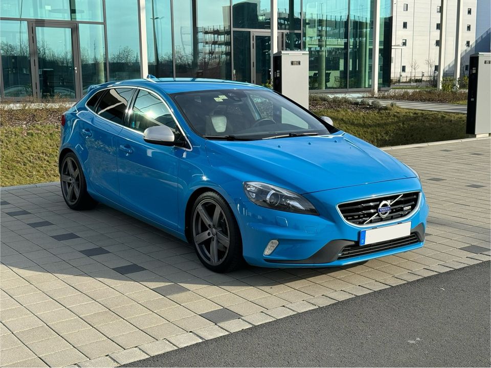 Volvo V40 D4 R-Design in Bayreuth