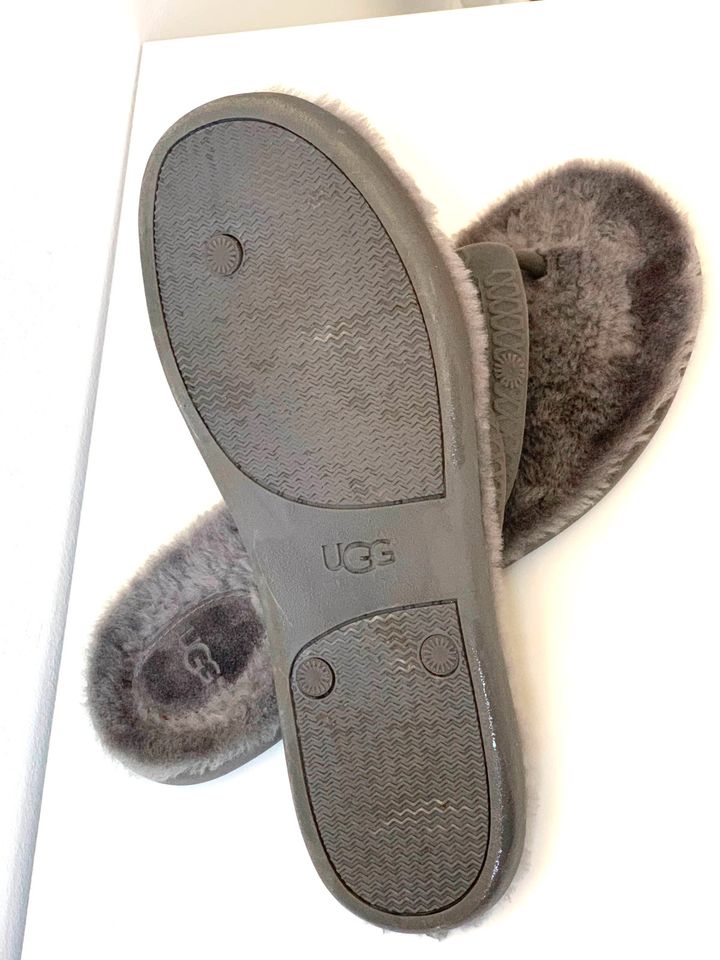 UGG Zehentrenner Unisex Gr. 11W in Augsburg