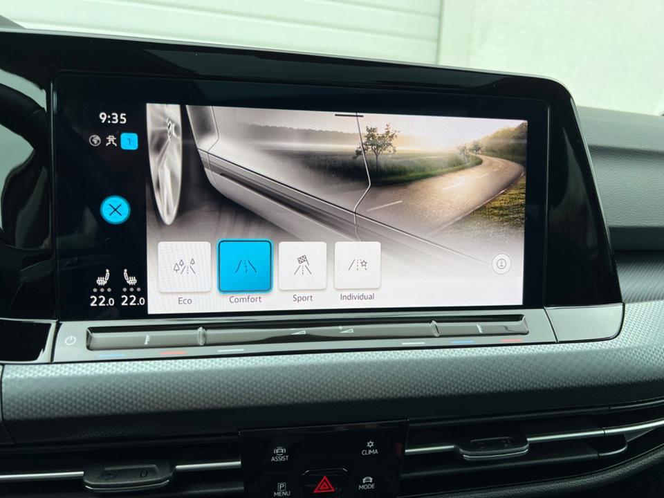 Volkswagen Golf VIII 1.5 eTSI/LED/AHK/Pano/Standh/ACC/R-Kam in Hünfeld