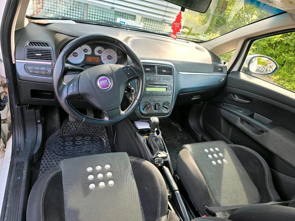 Fiat Grande Punto 1.4 mit Klima, TÜV  Neu in Neuhof