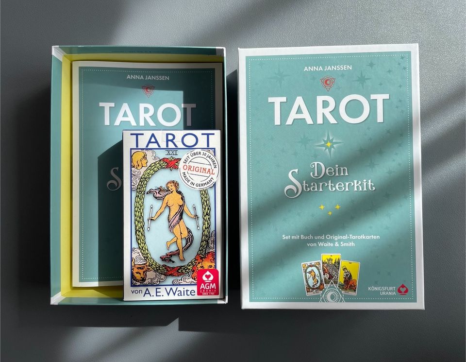 TAROT Dein Starterkit (78 Karten + Buch) wie NEU in Stuttgart