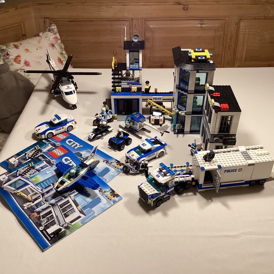 Lego City 60141 - Police nebst Zubehör in Hünstetten