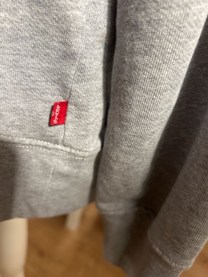 Levi’s Strauß hoodie Pullover grau New York Gr. S unisex in Sülfeld