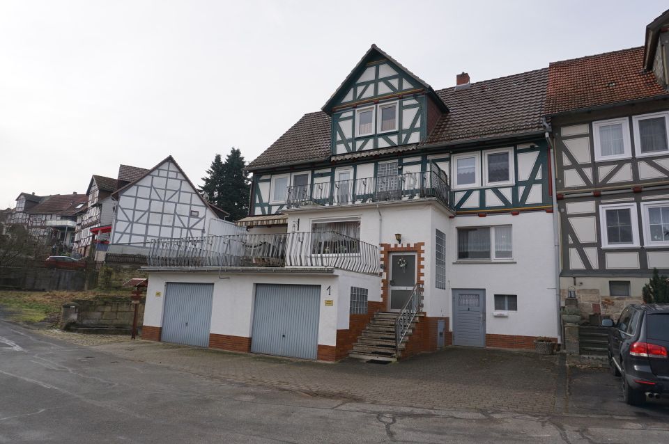 Zweifamilienhaus mit Nebengebäuden und großer Scheune. Keine Käuferprovision! in Spangenberg