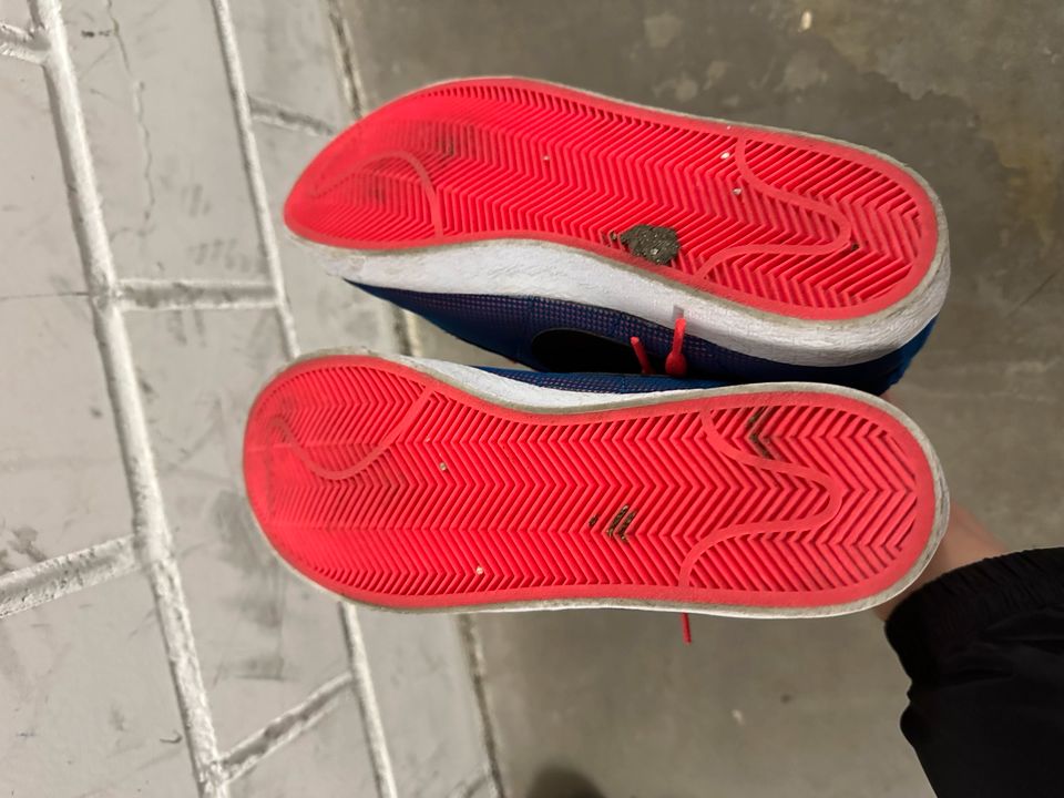 Nike Schuhe 40 in München
