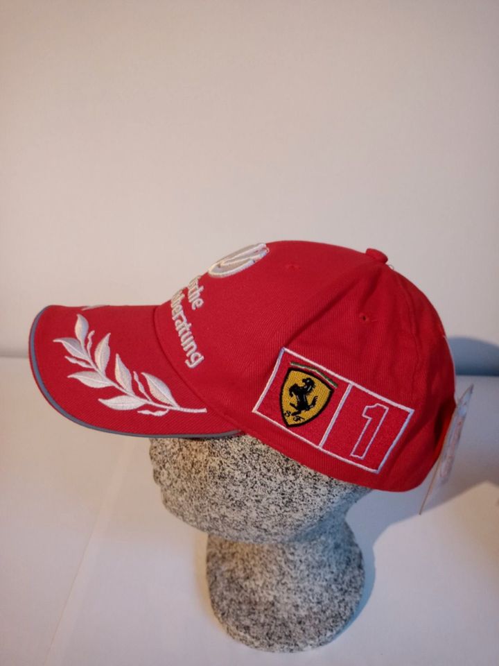 MICHAEL SCHUMACHER - FERRARI SCUDERIA - DVAG WORLD CHAMPION CAP in Oberhausen