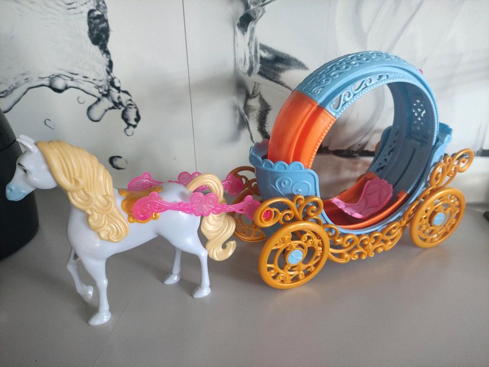 Cinderella Barbie Kutsche mit Pferd in Kümmersbruck