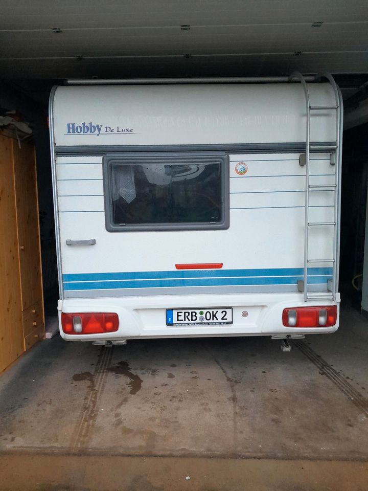 Wohnwagen Hobby 400 DeLuxe mit Vorzelt in Reichelsheim (Odenwald)