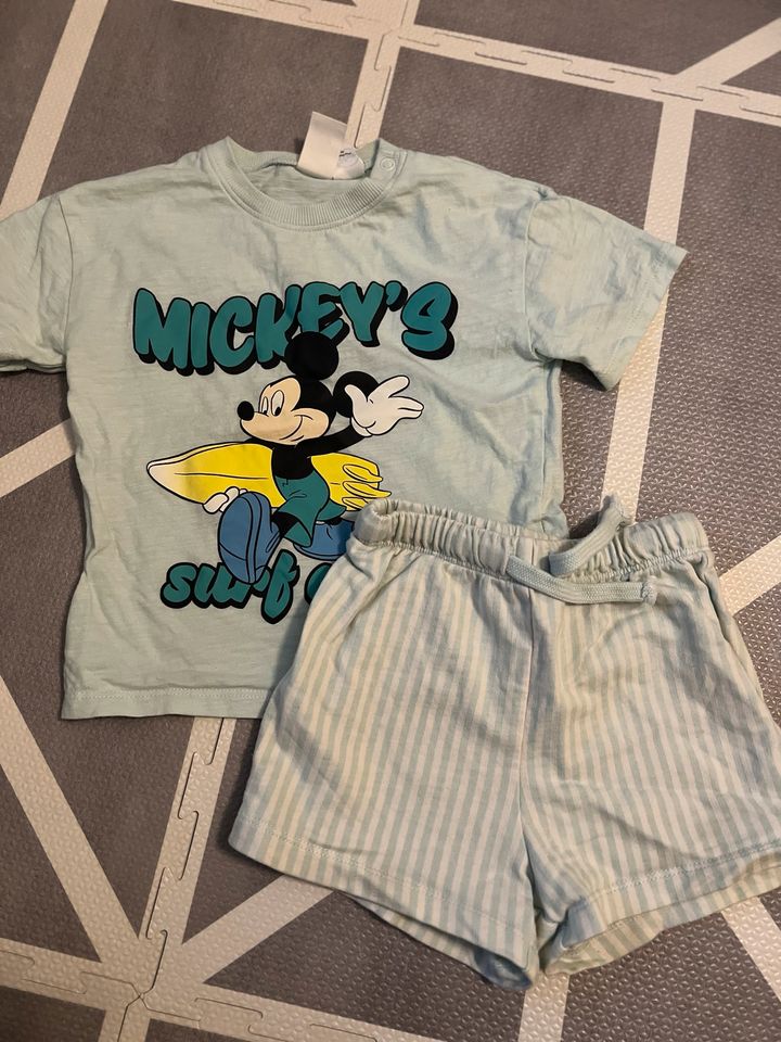 H&M Mickey Mouse Set Surfer in Hofheim am Taunus