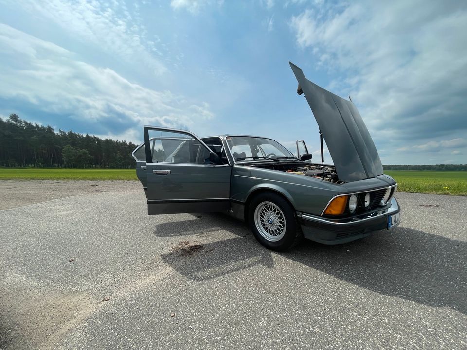 Oldtimer BMW 7er in Schwerin