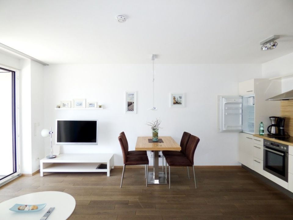FN-Zentrum: Junge, offene und helle 2,5-Zimmer-Wohnung mit Loggia in Friedrichshafen