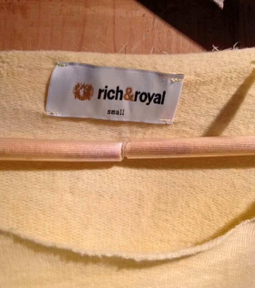Rich Royal Sweat USA Love Heart cropped in Oberwesel