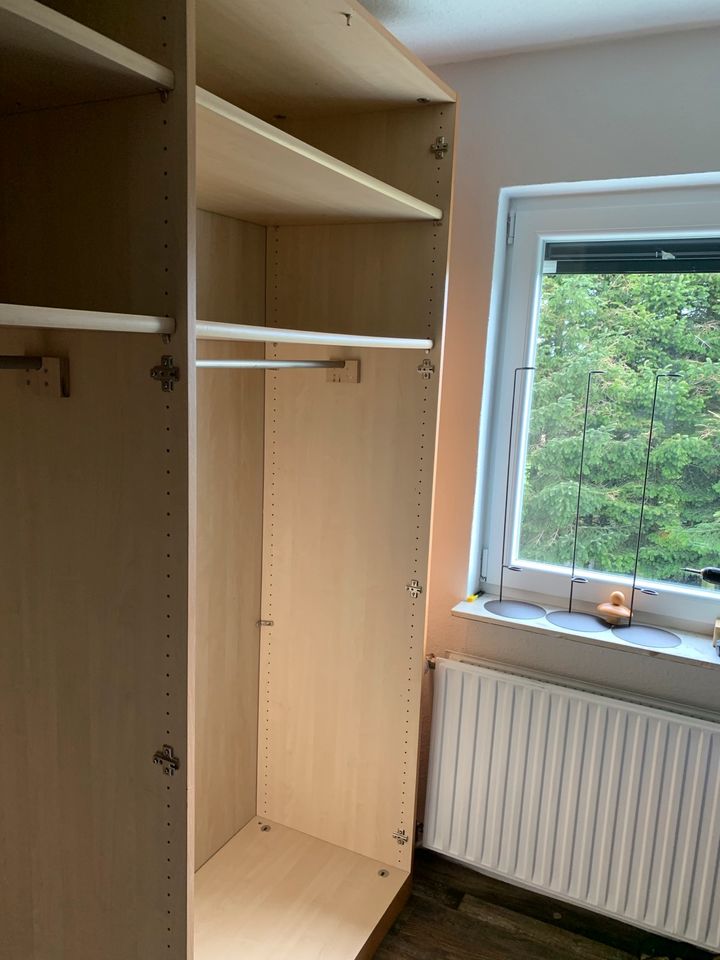 Offenen Kleiderschrank für Ankleidezimmer in Leezdorf