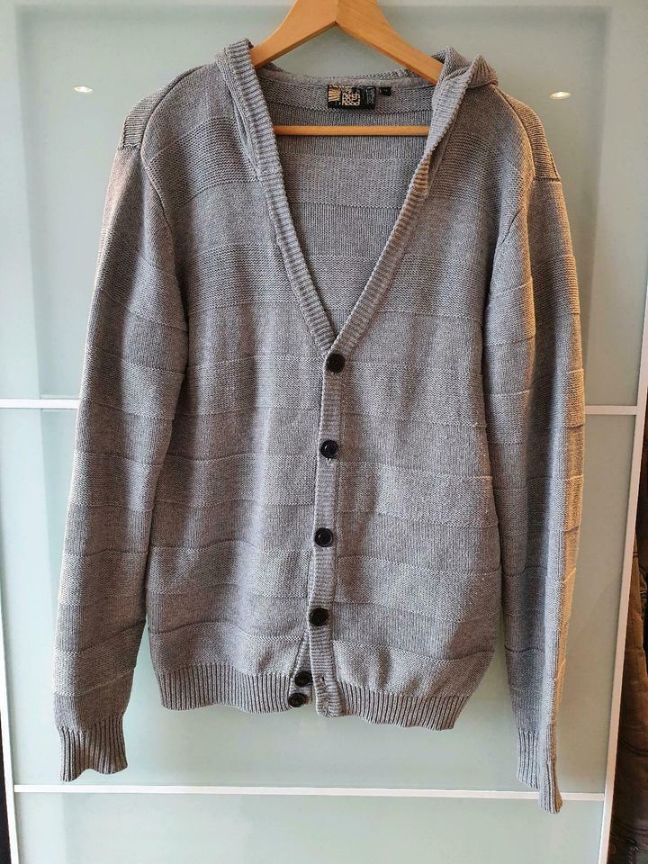 Pulli / Strickpulli / Pullover / Strickjacke mit Kapuze Grau Gr.M in Erwitte