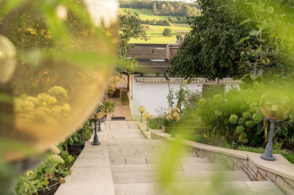 - RESERVIERT - Tolles Einfamilienhaus am Ortsrand mit Blick ins Grüne - Aufstockung möglich! in Langenzenn