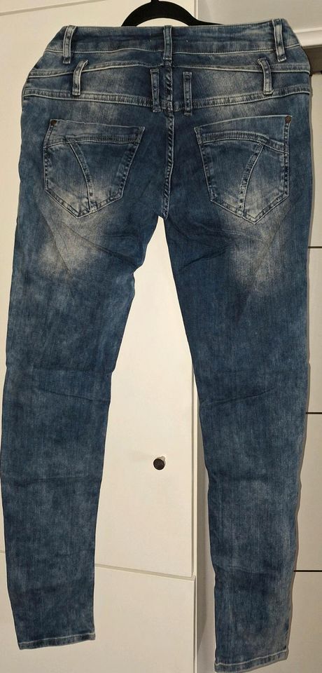 Tredy Jeans Gr. 38 in Spangenberg