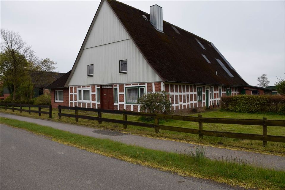 Ein Traum, das eigene Pferd direkt am Haus zu haben! Teilsaniertes Bauernhaus mit 1 Ha. Weide! in Bülkau