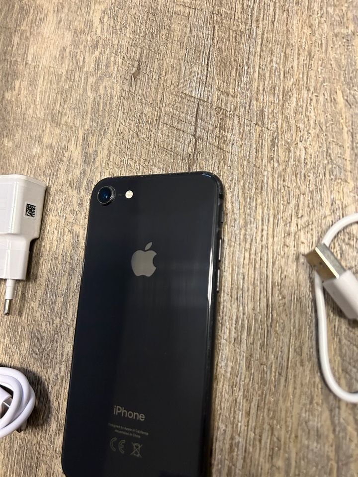 iPhone 8 256GB Akku 100% in Hamburg