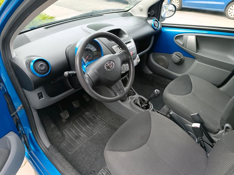 Toyota Aygo Cool Blue 4Türig,Klima Neuer Tüv,usw.. in Liederbach