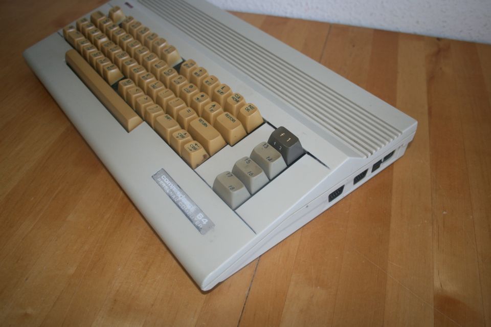 Commodore C64c als defekt in Dresden