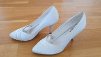 Brautschuhe / weiße Pumps Hessen - Gießen Vorschau