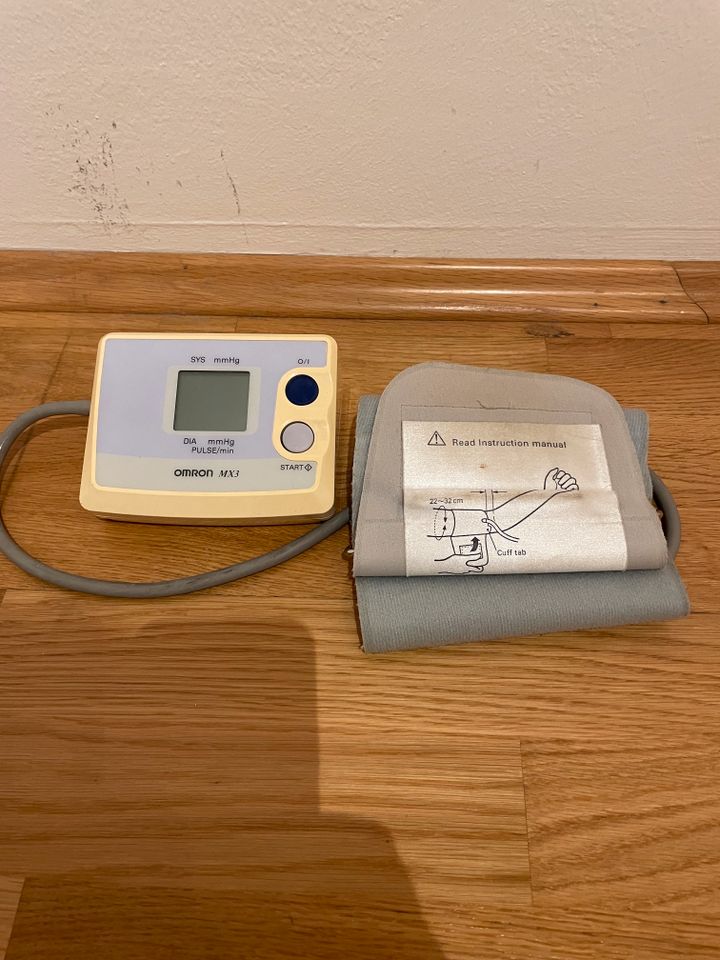 OMRON MX3 Oberarm Blutdruckmessgerät in München