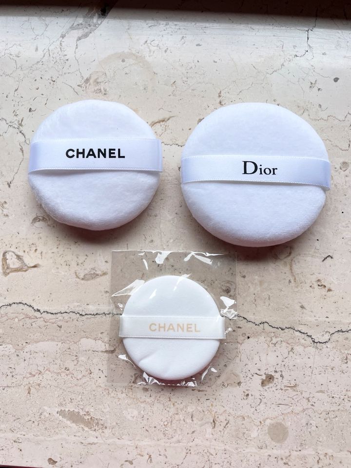 Chanel Dior Puderquasten und Pinsel verschiedene Größen in Freising