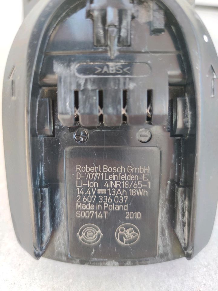 Bosch Ladegerät und zwei Akkus 14,4 Volt in Bergisch Gladbach