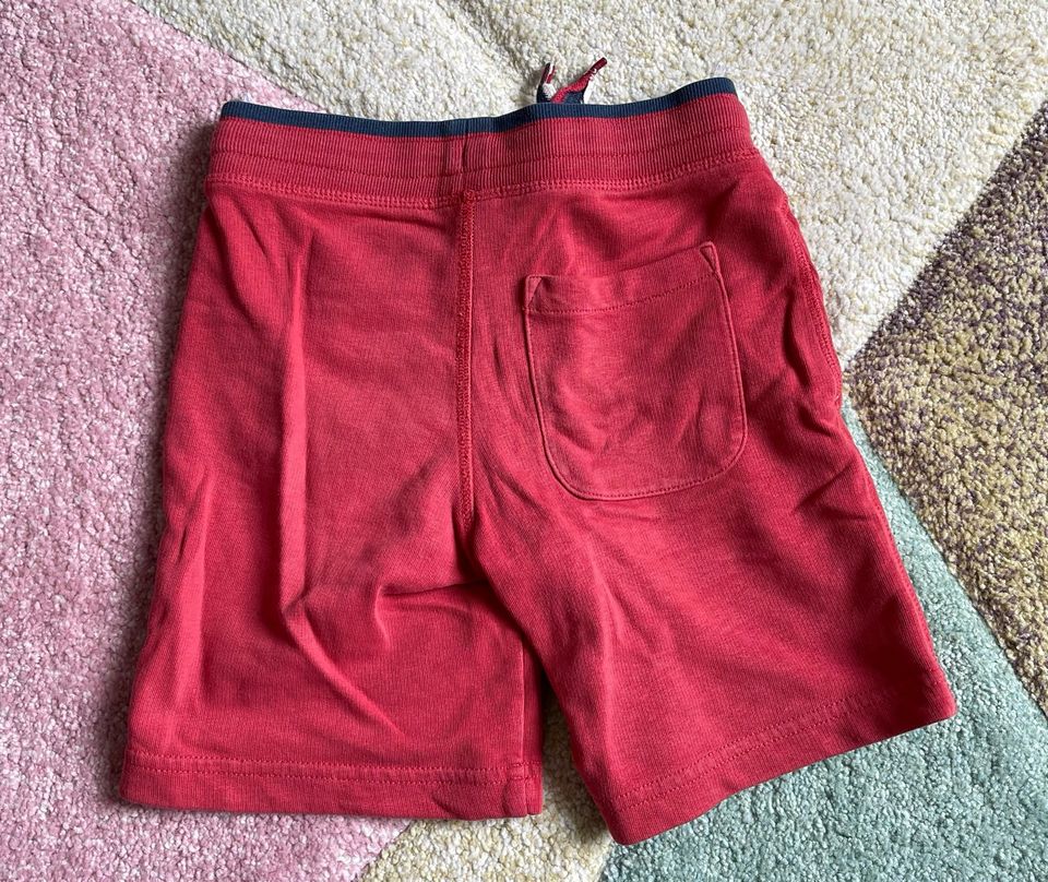 Shorts kurze Hose rot Gr 116 C&A in Hamburg