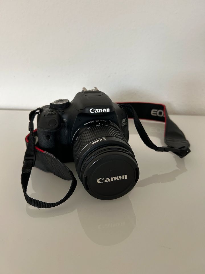 Canon EOS 600D Reflex schwarz inkl. Stativ  + Tasche + Zubehör in Bad Honnef