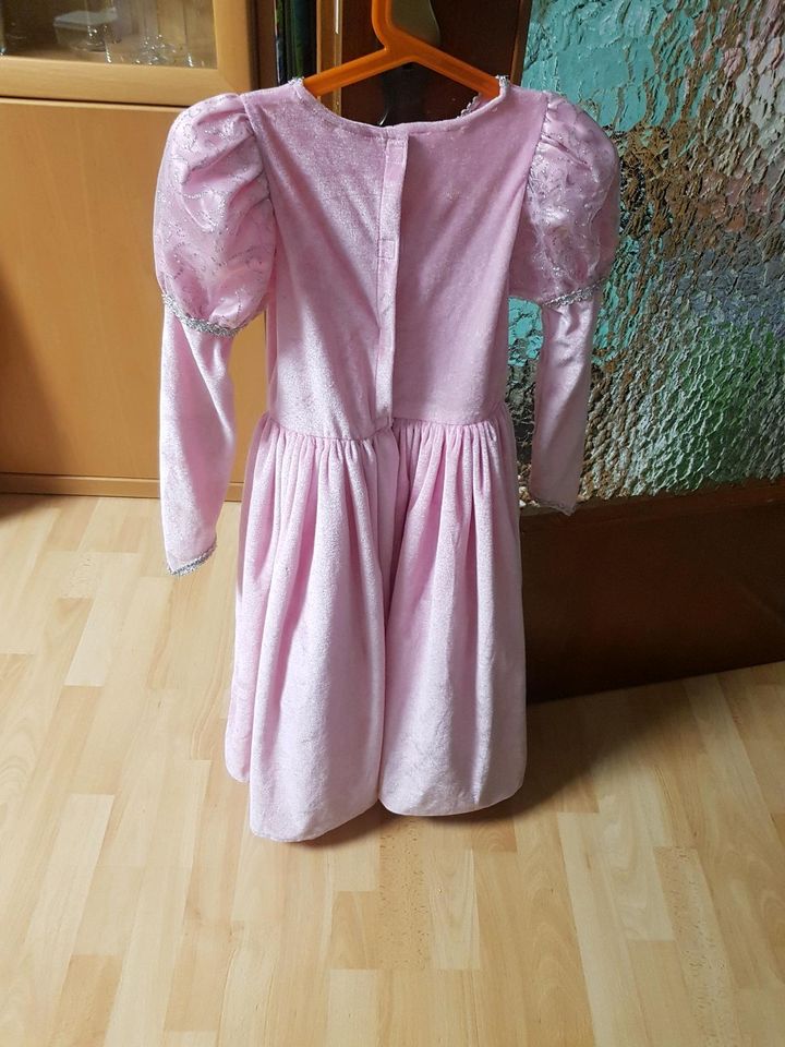 Kleid Kostüme in Heddesheim