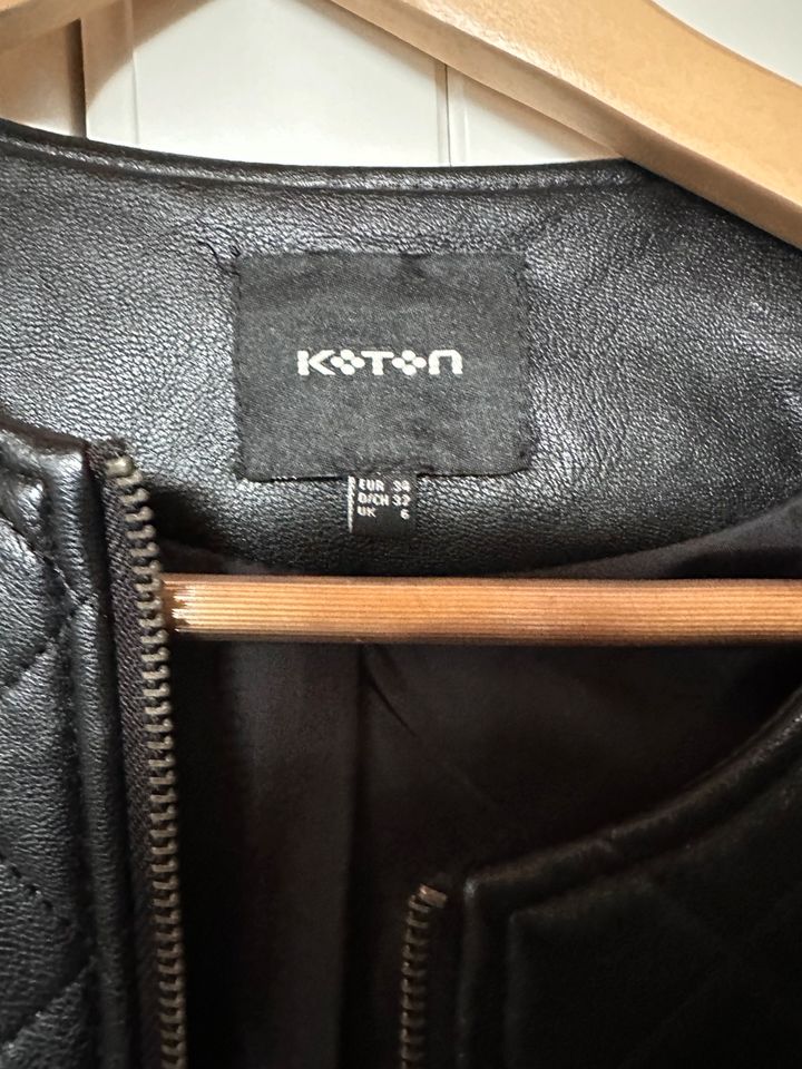 Koton Kurze Damenjacke lederjacke kunstleder xs neuwertig in Hannover