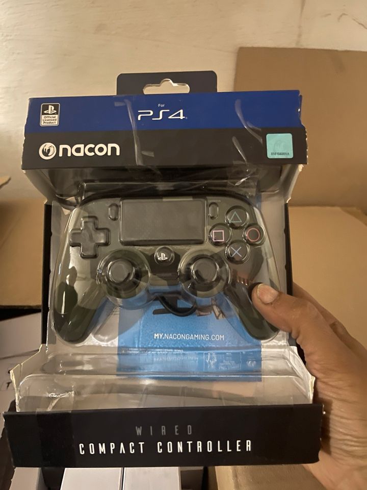 Nacon Wired Compact Controller PS 4 PlayStation in Essen