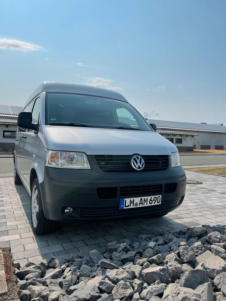 VW T5 lang Bus - 9 Sitzer mieten / leihen / Leihwagen / Klima in Merenberg