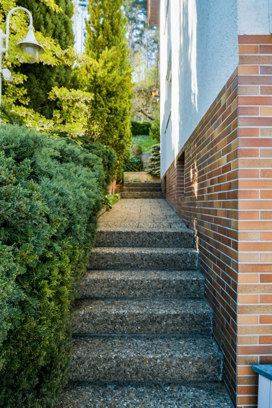 Großzügiges Zweifamilienhaus mit idyllischem Garten und Weitblick über Schwandorf! in Schwandorf