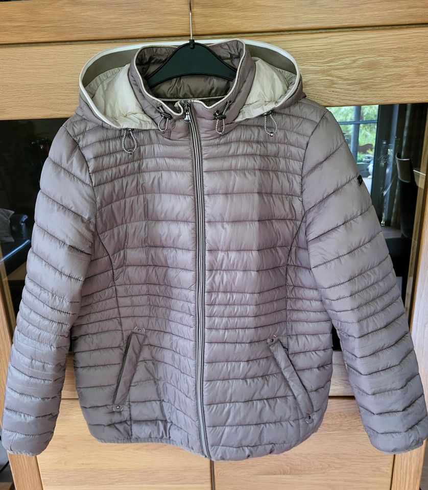 Leichte Daunenjacke von ESPRIT Gr. XXL in Rheinberg