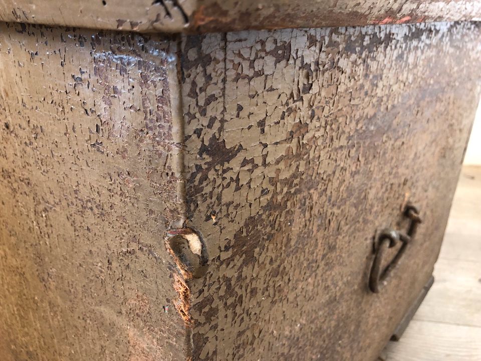 #A Flachdeckeltruhe Kiste Box Holz Antik Reisetruhe alt Innenfach in Burgstädt