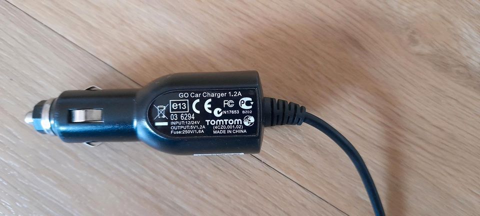 Original TomTom GO Car Charger 1.2A  12/24V in Lüneburg