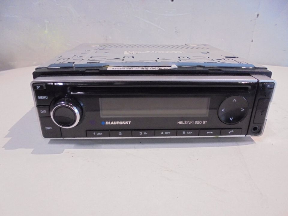 Blaupunkt Helsinki 220BT CD Autoradio mit abnehmbaren Bedienteil in Harrislee