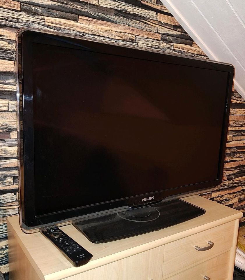 32" Philips Fernseher günstig abzugeben in Eggenstein-Leopoldshafen